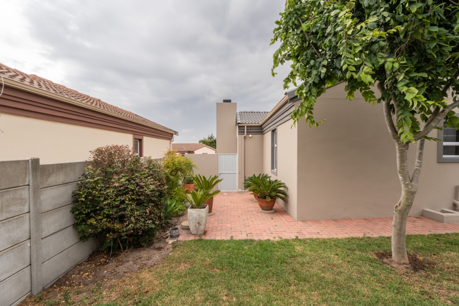 3 Bedroom Property for Sale in Eikenbosch Western Cape